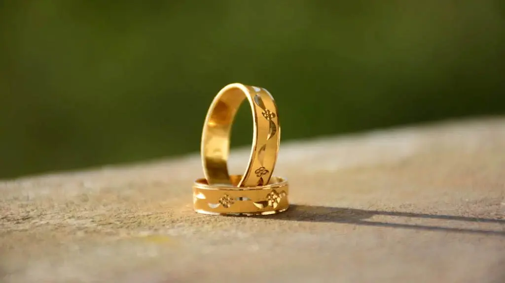 gold-jewelry-small