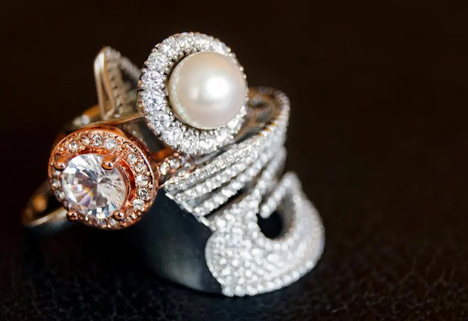 jewelry-image-wide-2 jewelry-image-wide-2